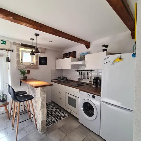 Palika Apartment Vis